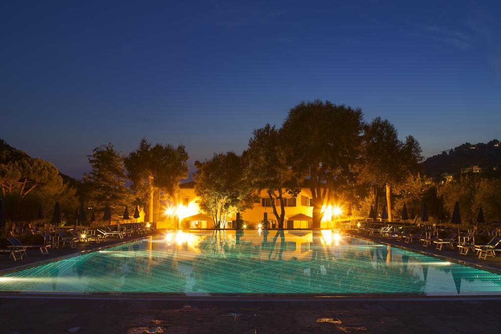 Residenza Sant'Anna Del Volterraio Hotel Portoferraio Exterior photo The pool at night