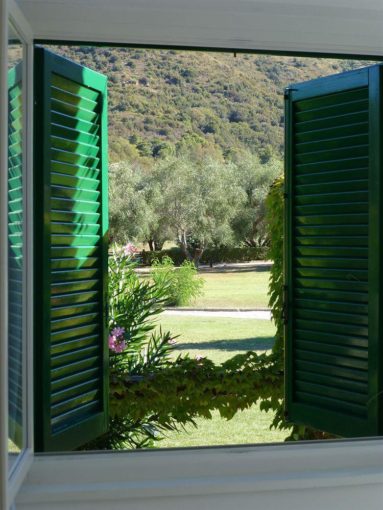 Residenza Sant'Anna Del Volterraio Hotel Portoferraio Exterior photo View of the olive grove from the house